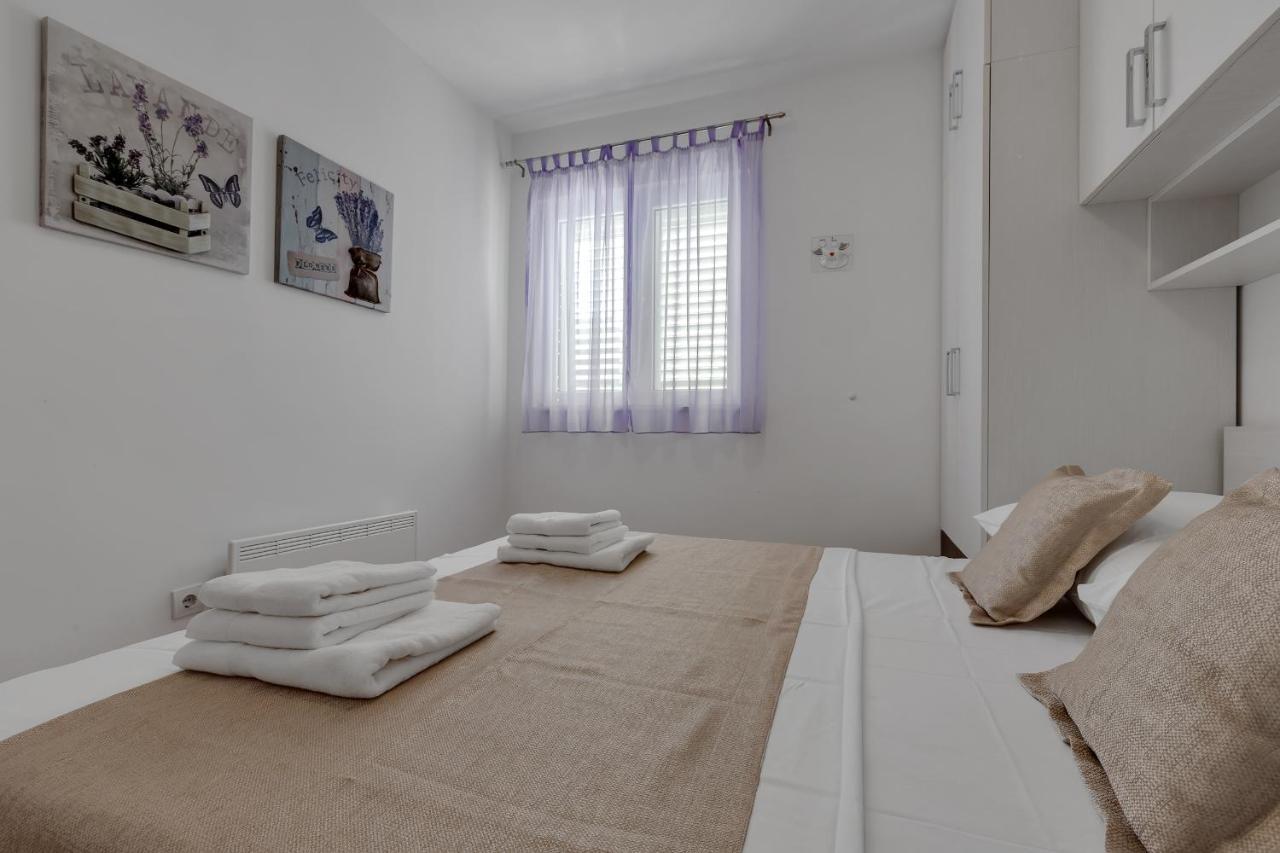 מאקרסקה Apartment Pine Fine With Free Parking מראה חיצוני תמונה