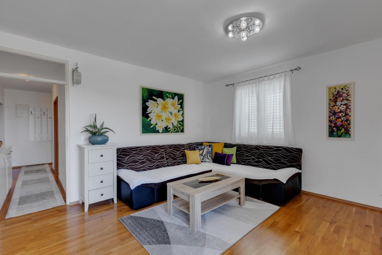מאקרסקה Apartment Pine Fine With Free Parking מראה חיצוני תמונה